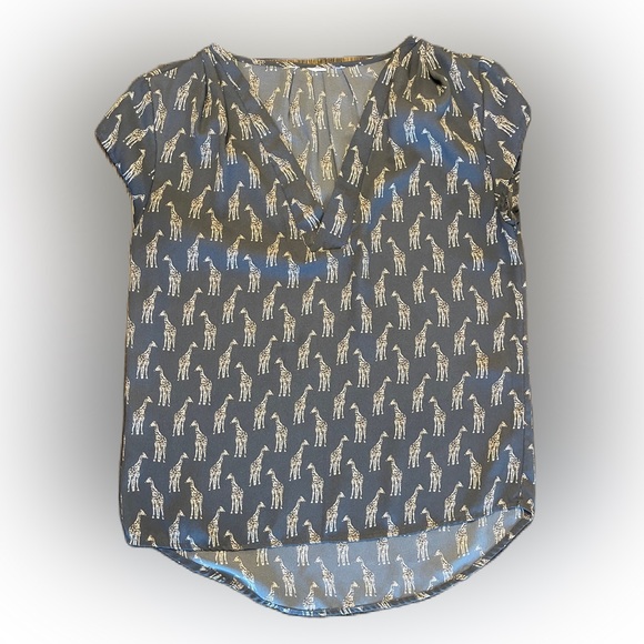 H&M Giraffe V Neck Loose Fit Giraffe Print Top - Picture 5 of 6